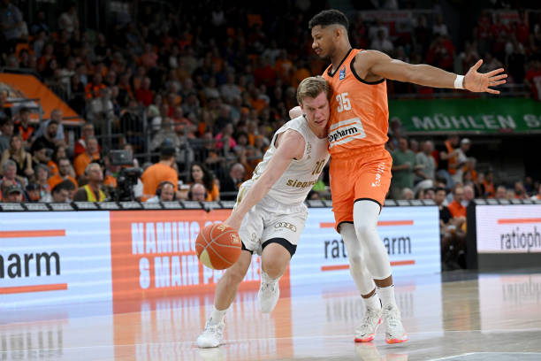 让内线防守 让内线防守