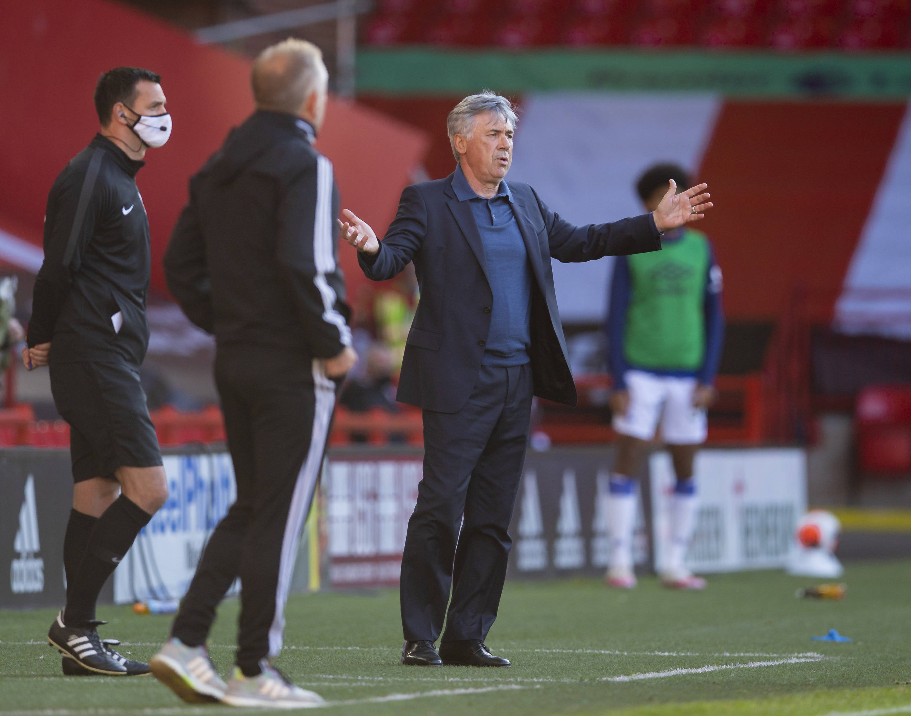 苛刻近乎严 苛刻近乎严